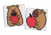 Diamentowa mozaika naklejka - Kapibara truskawka