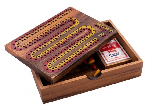 Cribbage w drewnianym pudełku z kartami
