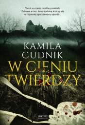 W cieniu twierdzy - Cudnik Kamila