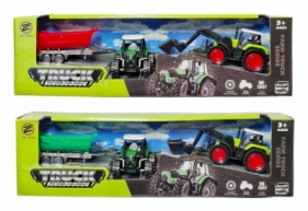 Traktor z przyczepą