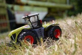 Britains - Traktor Claas Xerion 5000 (43246)
