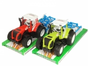 Traktor z maszyną