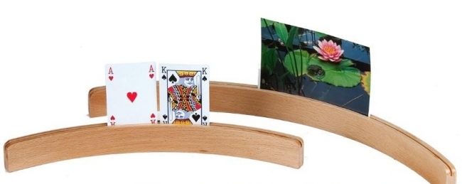 <img src='https://webimage.pl/pics/478/2/d8716096002478.jpg' style='height:440px' /> Stojak na karty holder drewniany 50cm