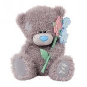Miś 14 cm trzymający kwiatek - <br />