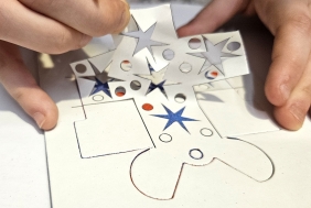 Piaskowe Malowanki – Ozdoby na Choinkę: Ciastek