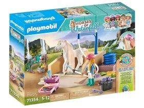 Playmobil Horses of Waterfall: Isabella i Lioness z myjnią dla koni