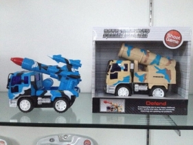 Auto wojskowe z napędem 15 cm. strzelające strzałkami