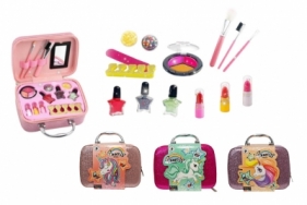 Zestaw piękności kosmetyki w walizce