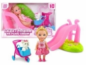 Lalka Natalia z pieskiem na placu zabaw 10cm