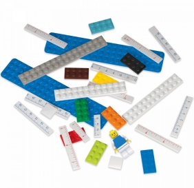 LEGO, Linijka z klocków (do zbudowania) z minifigurką