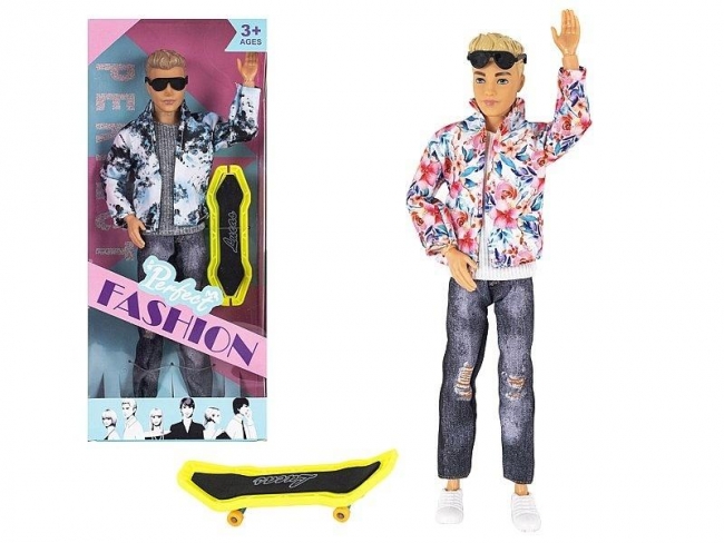 Lalka chłopiec z deskorolką 29cm