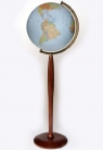 Globus 420 polityczno-fizyczny podświetlany, drewniana wysoka stopka, cięciwa aluminiowa.