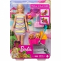 Barbie: Spacerówka z pieskami. Zestaw z lalką Barbie, 2 szczeniaczkami i wózeczkiem dla piesków (GHV92)