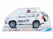 Auto osobowe z otwieranymi drzwiami policja