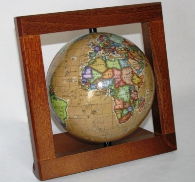 Globus retro w drewnianej ramce 110 mm