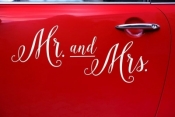Naklejka ślubna na samochód - Mr. and Mrs.