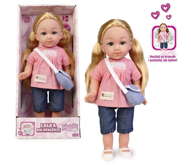 <img src='https://webimage.pl/pics/656/5/d5901811185656.jpg' style='height:440px' /> Lalka Natalia w różowej tunice 36cm