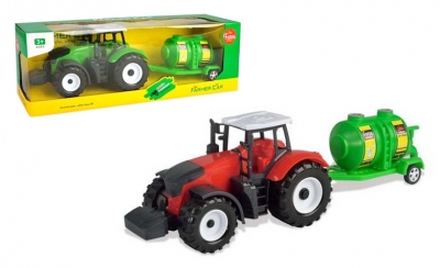 Traktor z napędem i beczką