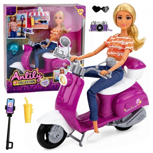 <img src='https://webimage.pl/pics/676/4/d5907990204676.jpg' style='height:440px' /> Lalka Anlily - Podróżniczka na skuterze