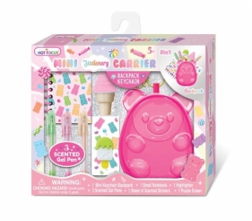 Zestaw miniaturek z mini-plecaczkiem Miś