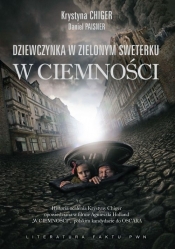 Dziewczynka w zielonym sweterku W ciemności