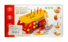 Auto do skręcania z narzędziami z drewnianymi elementami