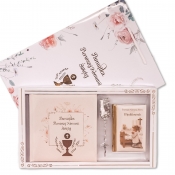 Modlitewnik i pamiątka Pierwszej Komunii Świętej w pudełku z prezentem (różańcem)