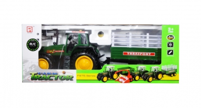 Traktor z przyczepą sterowany pilotem