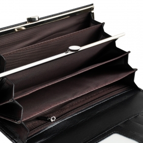 Czarny damski portfel