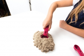 Kinetic Sand: Piasek kinetyczny - Walizka Piasku (6037447)