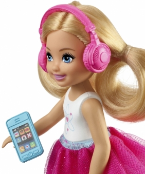 Lalka Barbie Dreamhouse Adventures: Chelsea w podróży (FWV20)