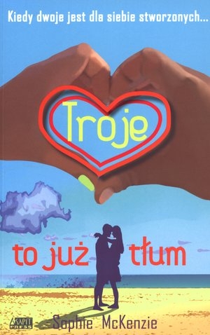 Troje to już tłum