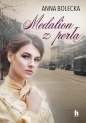 Medalion z perłą. Wielkie Litery - Anna Bolecka
