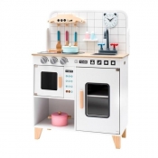 Drewniana kuchnia z wyposażeniem Montessori biała