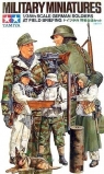 1/35 German Soldiers at Field Briefing (35212)