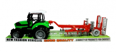 Traktor z maszyną