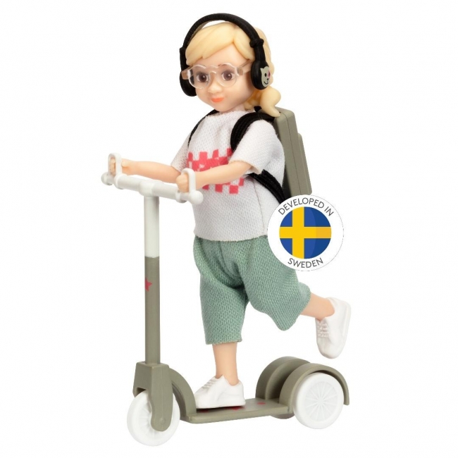 <img src='https://webimage.pl/pics/811/0/d7315626080811.jpg' style='height:440px' /> Lalka dziewczynka na hulajnodze