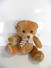 Miś Mieszko z łatkami siedzący 20cm (4383) - <br />