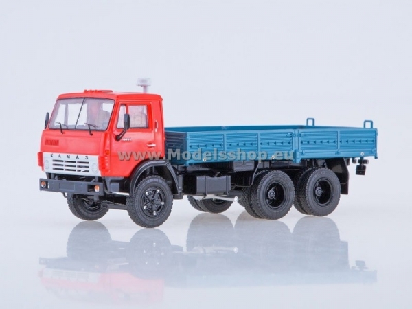 KAMAZ-5320 Flatbed Truck (red/blue) (SSM1284)
