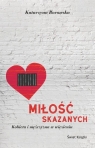  Miłość skazanych - kobieta i mężczyzna w więzieniu (książka z