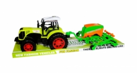 Traktor z maszyną