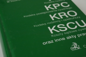 Kodeks cywilny Kodeks postępowania cywilnego Kodeks rodzinny i opiekuńczy Koszty sądowe cywilne oraz inne akty prawne (Uszkodzona okładka)