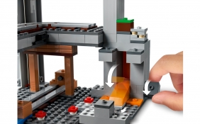 Lego Minecraft: Pierwsza przygoda (21169)