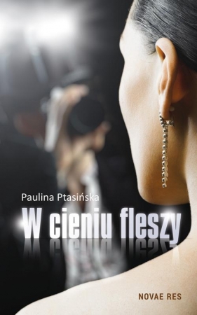 W cieniu fleszy - Paulina Ptasińska