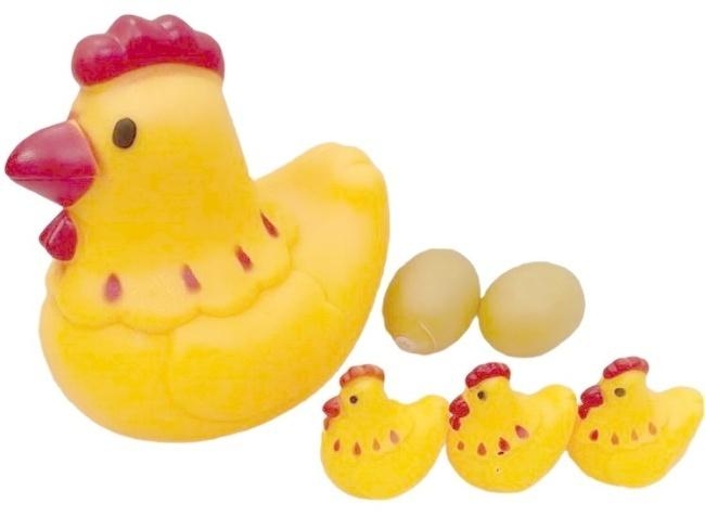 Kura gumowa z jajkami