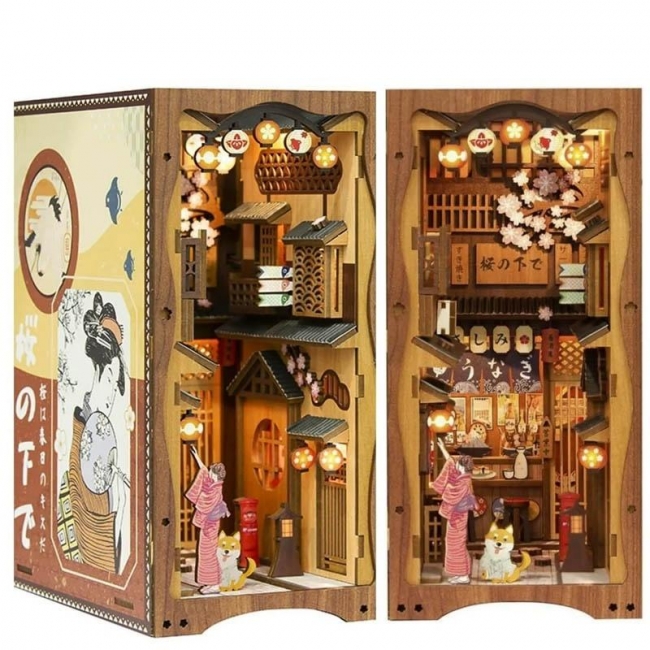 Model Pod kwiatami sakury