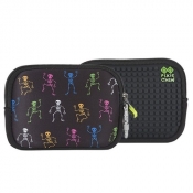 Saszetka czarna w kolorowe kościotrupy