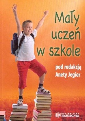 Mały uczeń w szkole