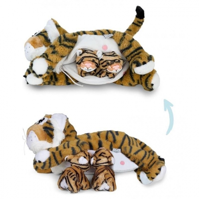 Mama tygrysek z 2 młodymi tygryskami