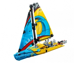 Lego Technic: Jacht wyścigowy (42074)
